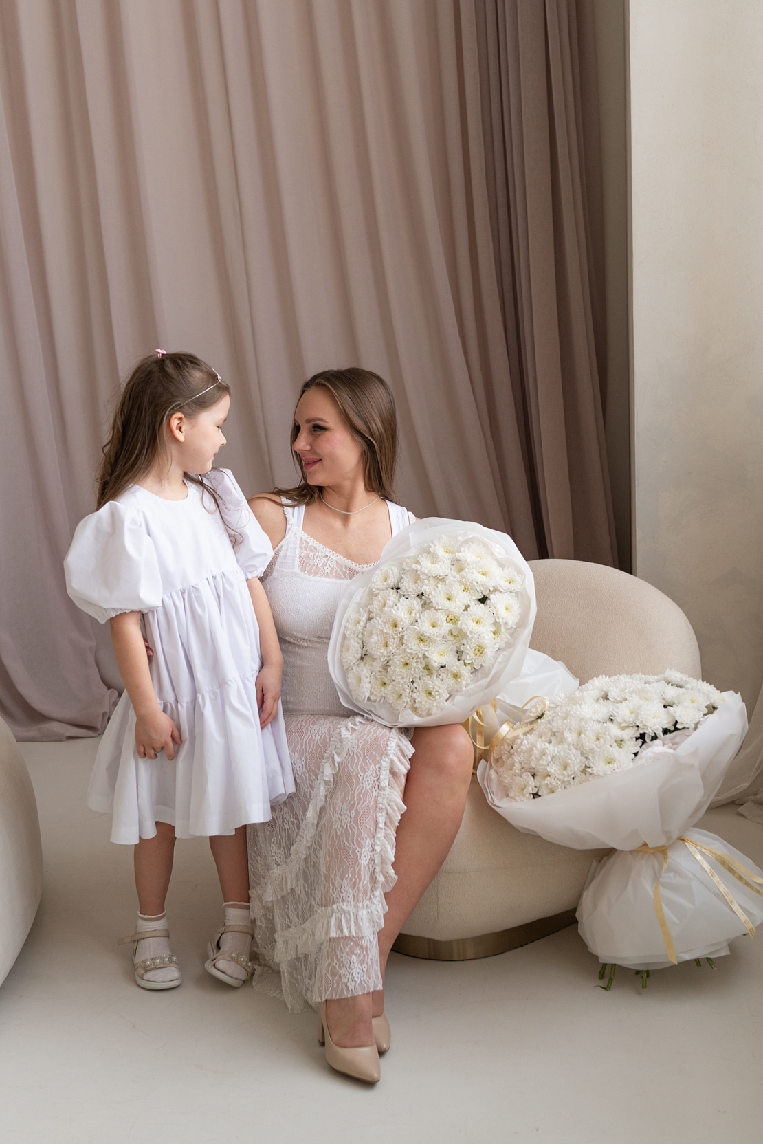 Букет из Белых хризантем "Цветочное облако"